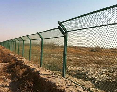 鋼板網(wǎng)護欄